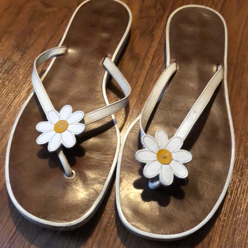 White leather daisy Coach sandal; Size 10
